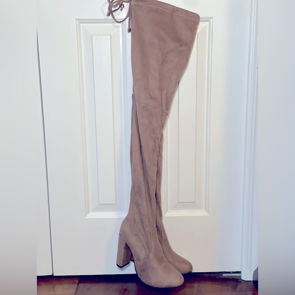 The sexiest thigh high boot in town! - Picture 1 of 1
